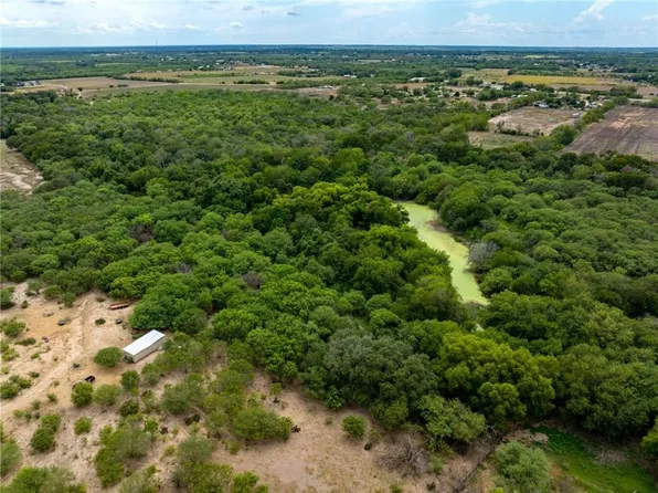 1249 County Road 772, Natalia, TX 78059
