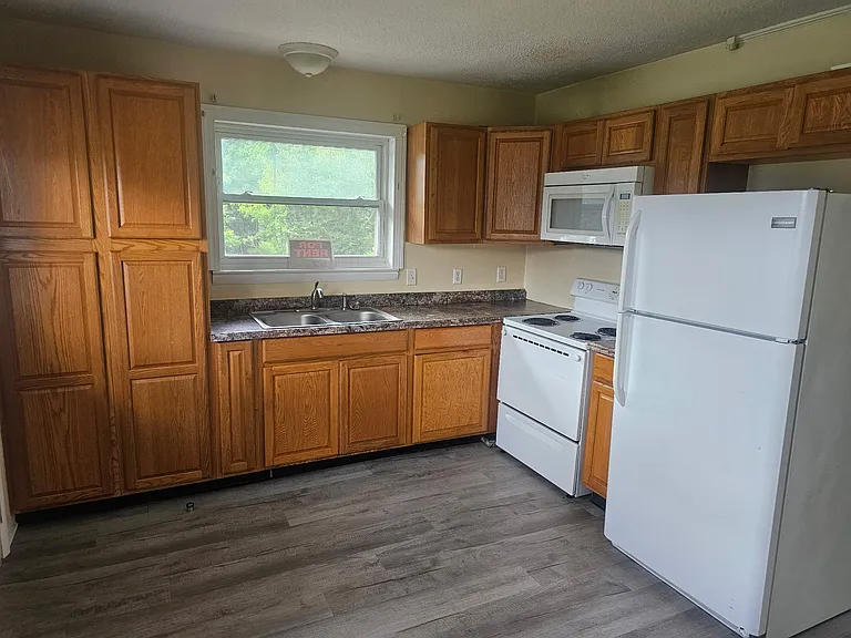 710 Shelly Ln #A — Photo 2