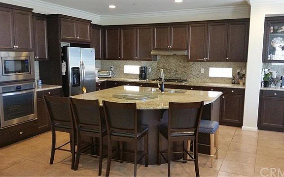 3rd image of 918 S Oakhaven Cir