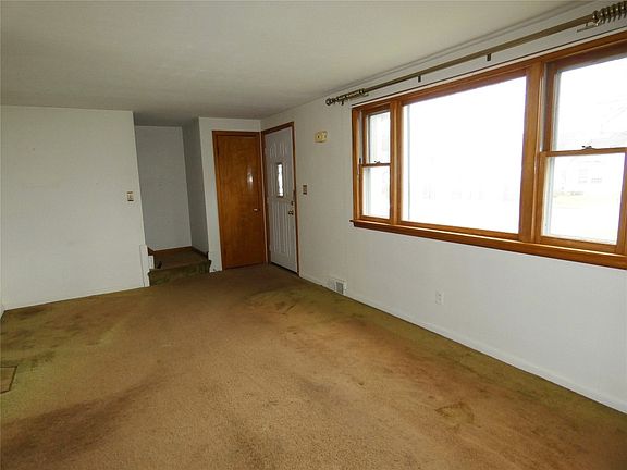 4th image of 916 Harvard St