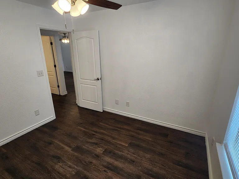 542 Pharis St — Photo 9