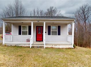 157 Hamburg St, Mount Airy, NC 27030