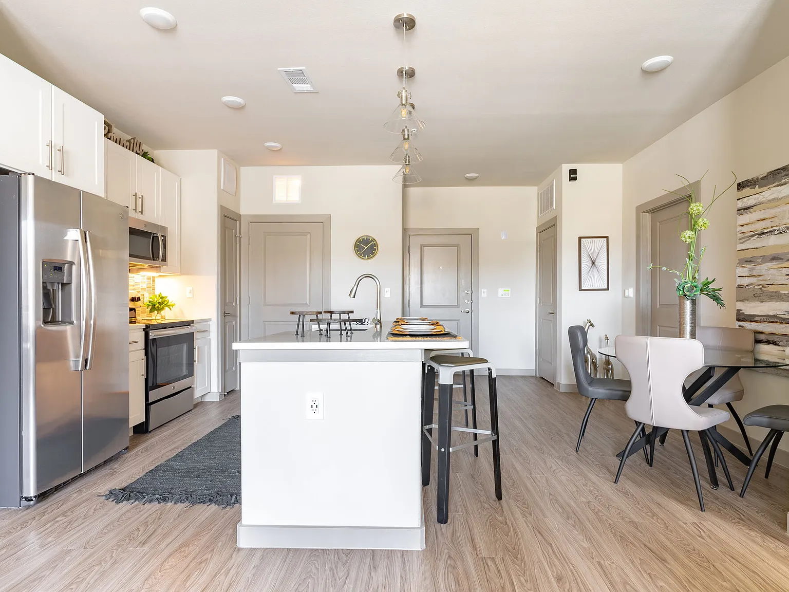 Radius West — Photo 2