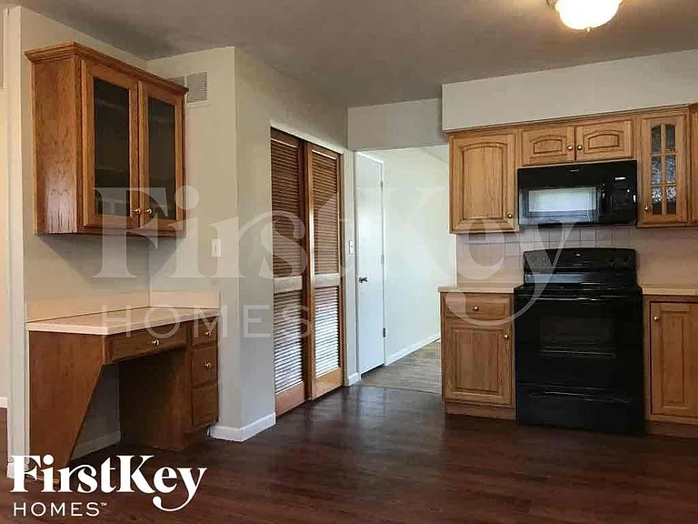 4420 Santa Fe Ct — Photo 3