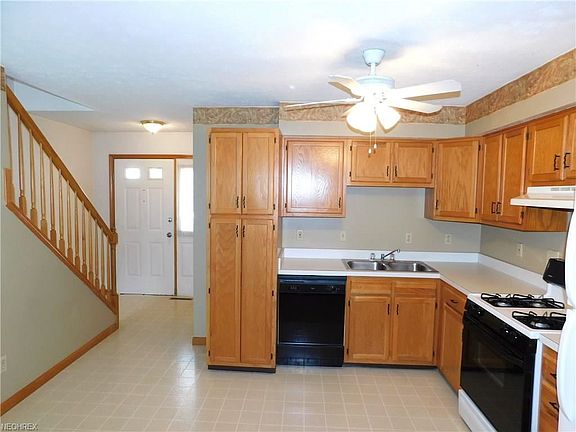4th image of 636 Topaz Ln