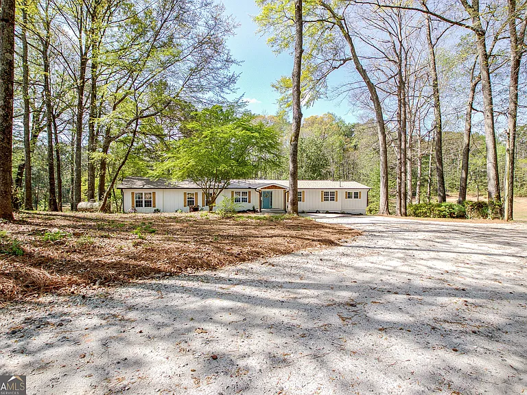 140 Mary Freeman Rd — Photo 1