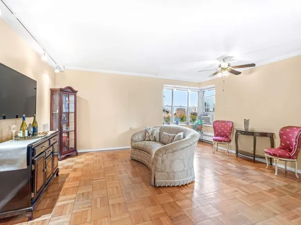 477 Fdr Drive image 1 of 9