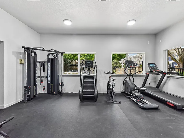 Madison Dell Ranch Apartments — Photo 23