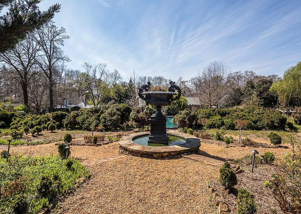 2nd image of 302 Saint Marys Cir