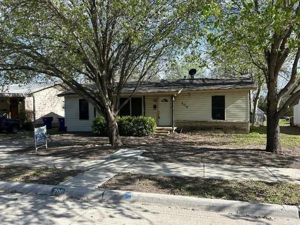 200 Cumberland Rd, Waxahachie, TX 75165