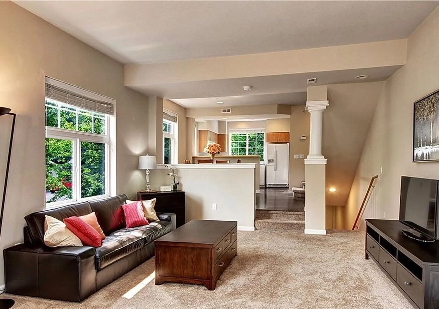 Bellevue Townhouse Water/Sewer included! — Photo 3