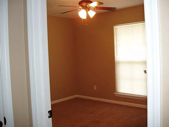 5th image of 6024 Perry Ln #B