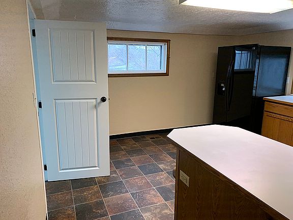 3rd image of 813 E Rockwell Ave