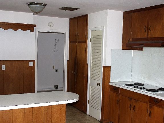 4th image of 1032 S Texas St