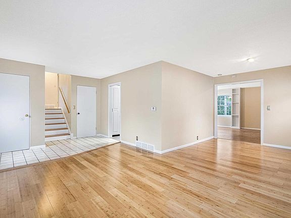 5th image of 1904 Elmwood Ln