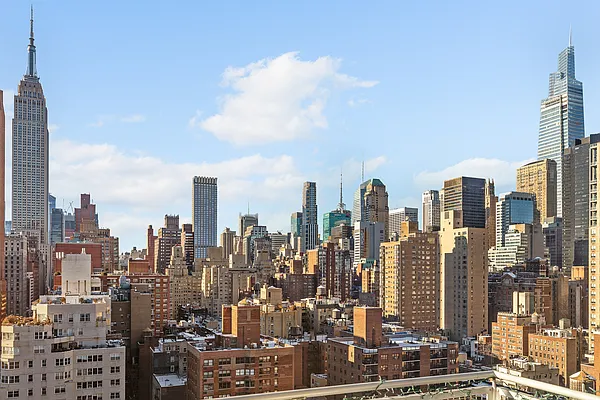 Sold by R New York | media 9