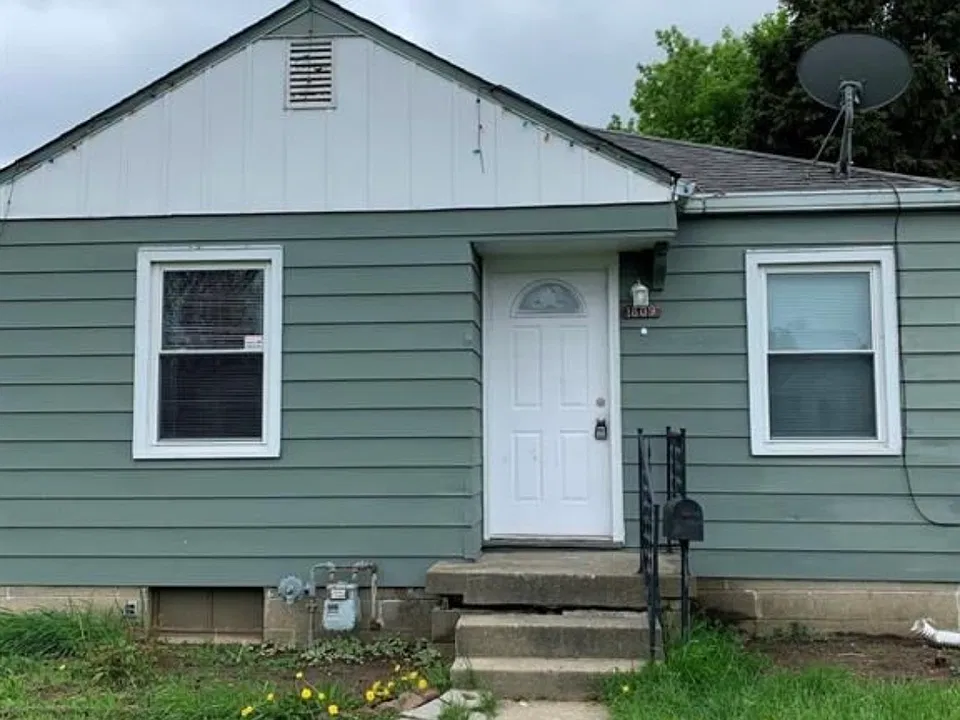 1809 Calhoun St