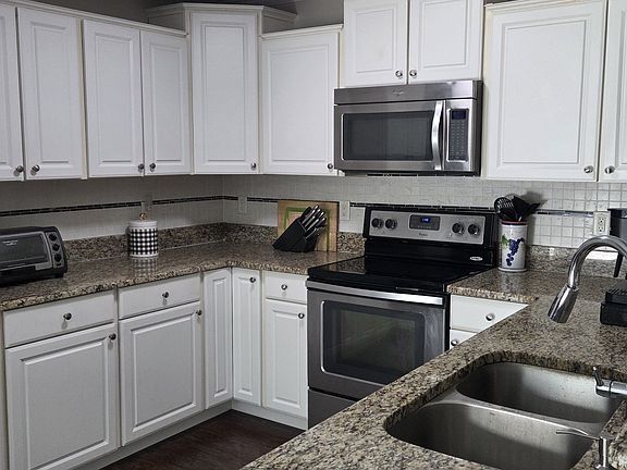 4th image of 225 Yarmouth Rd