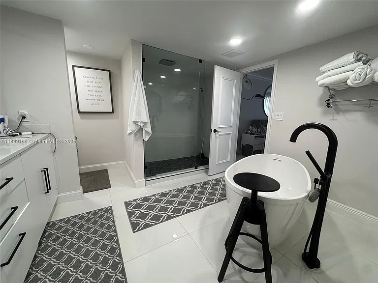 11113 Biscayne Blvd #558 — Photo 12