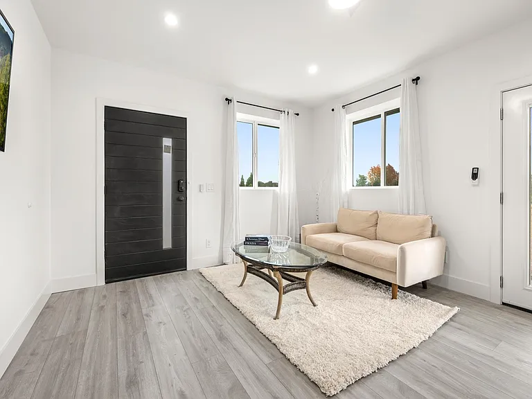 3020 Anacapa Pl — Photo 3