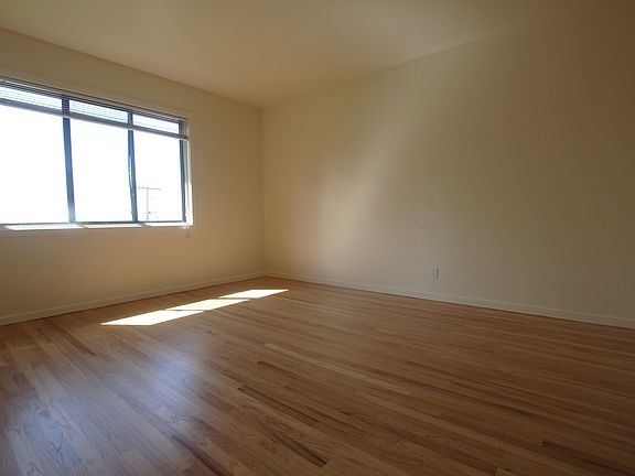 2nd image of 1550 Pershing Dr APT C