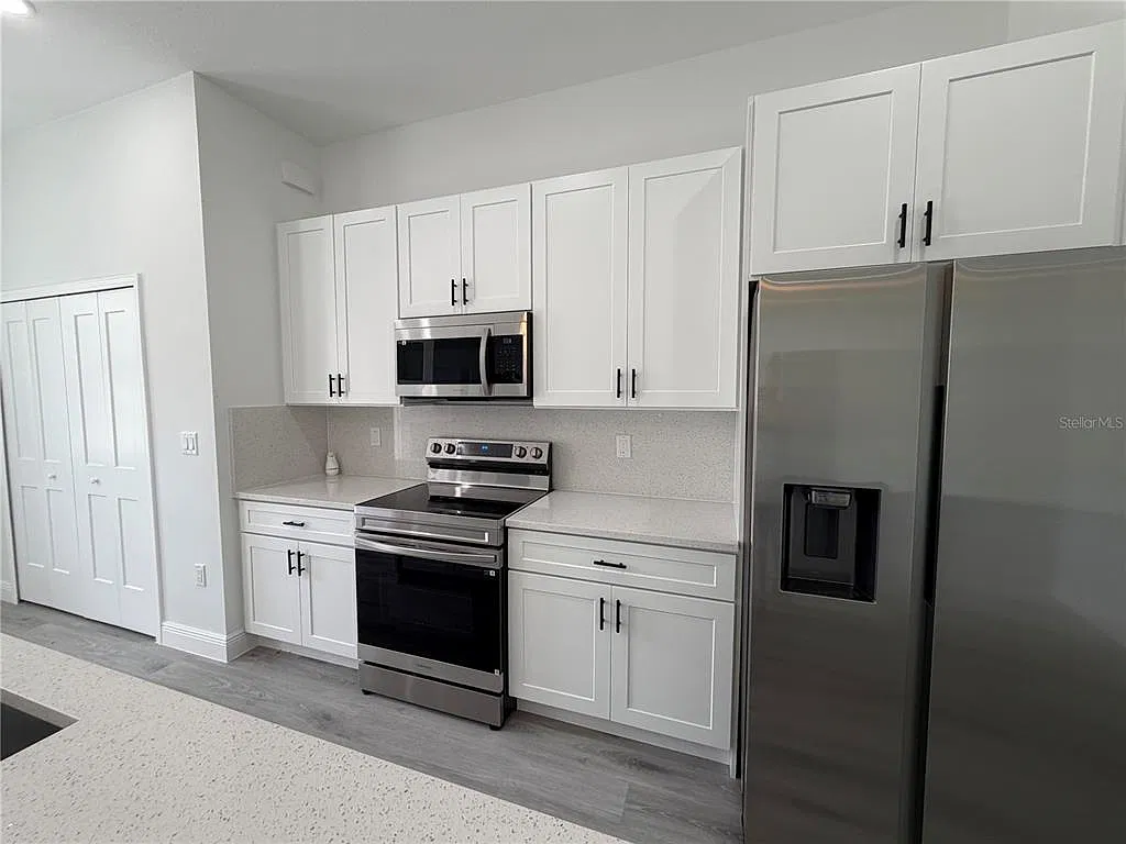 4 bed, 2.0 bath, 1750 sqft, $2,100 — Photo 3