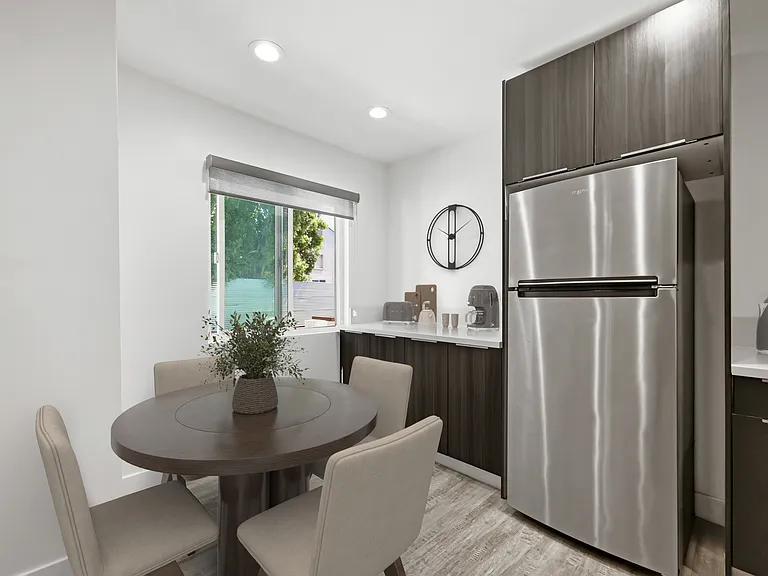 2561 W Avenue 30 #5 — Photo 4