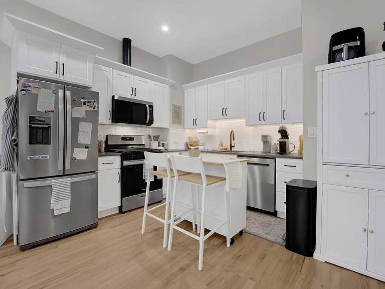 4437 N Broadway St #2R — Photo 4
