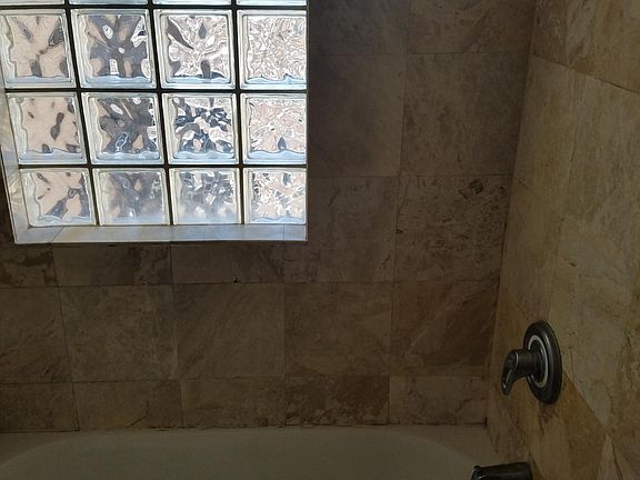 4th image of 25 Halsey St Floor 2