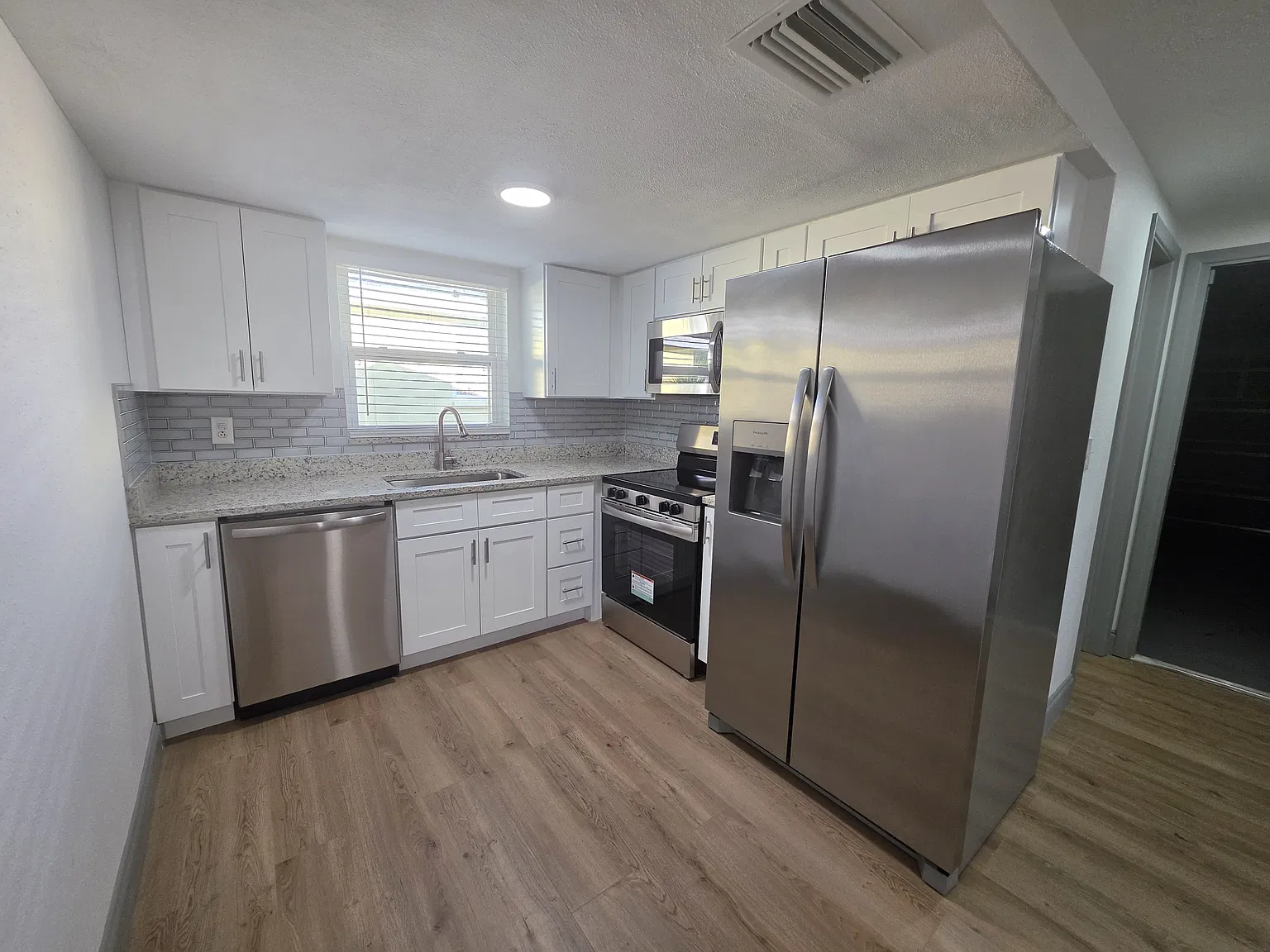3 bed, 1314 sqft, $2,200 — Photo 4