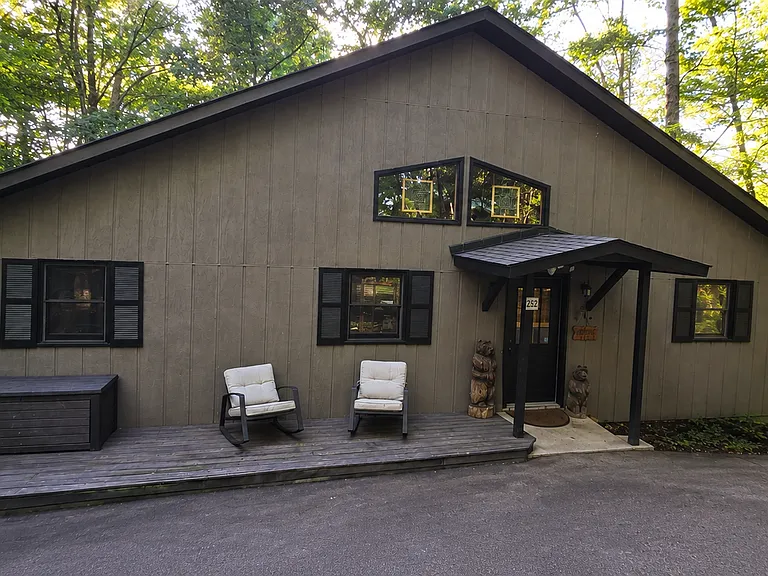252 McGuffey Ridge Rd — Photo 1