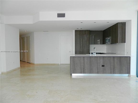 4th image of 68 SE 6th St #2402