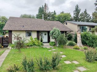 25 Valley Cres, Lacombe, AB T4L 1R9