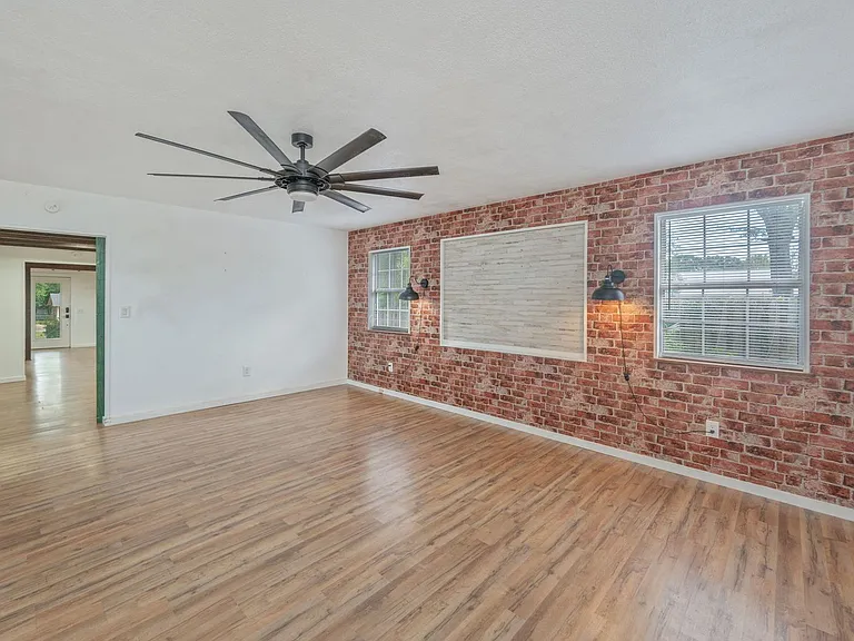 271 Bracewell St — Photo 25