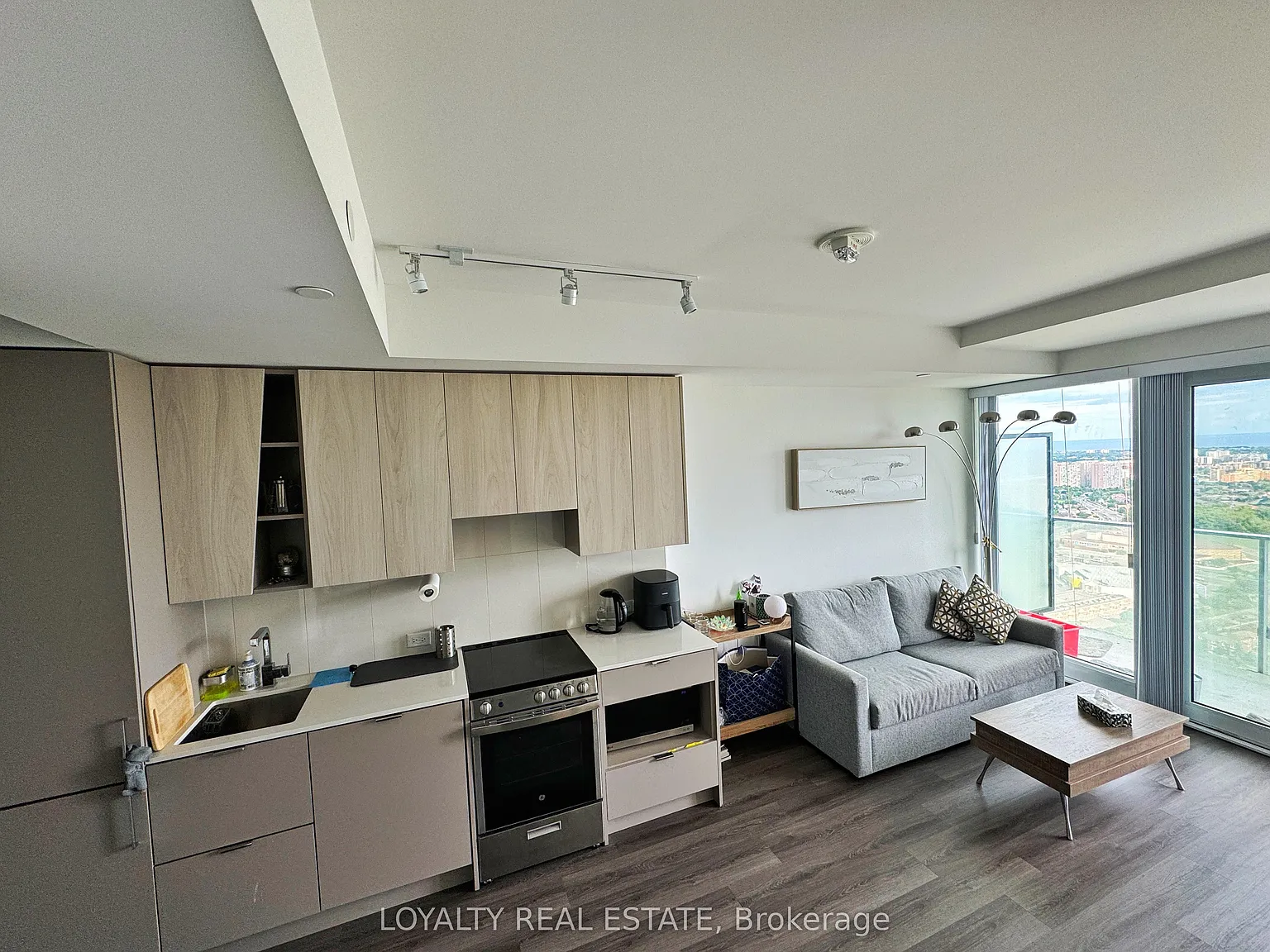 Mcity Condos — Photo 2