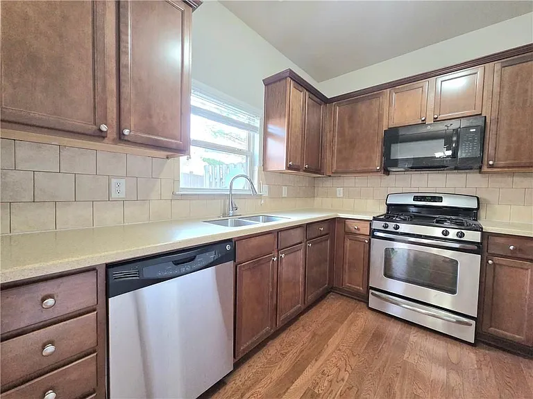 993 Nightfall Ct — Photo 6