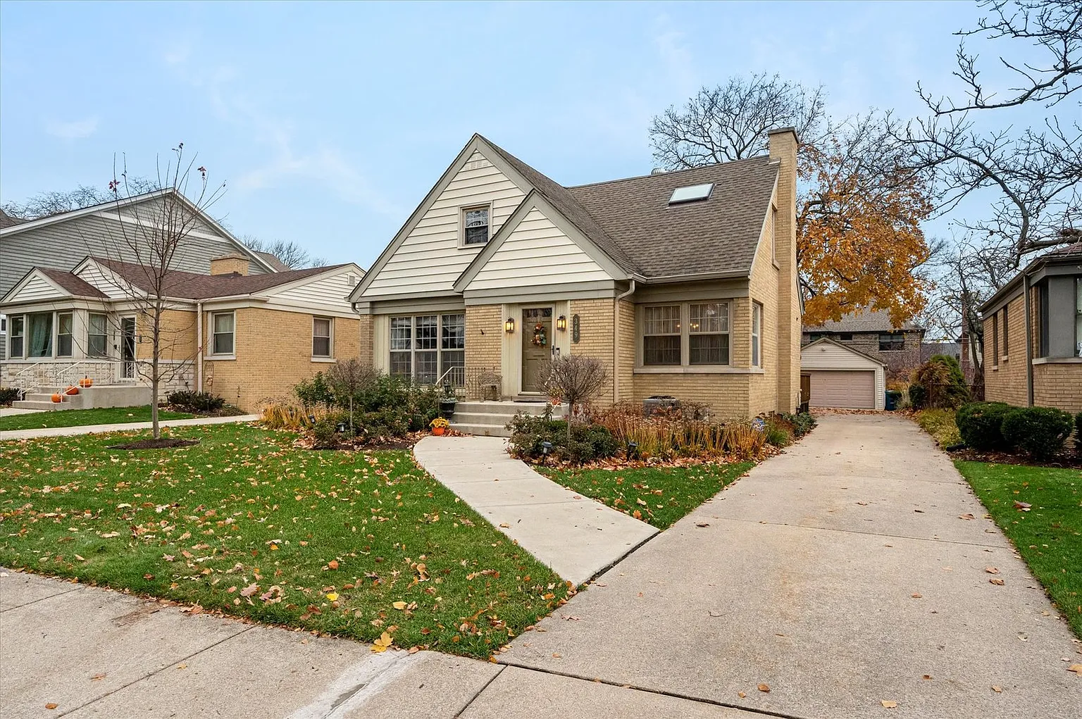 349 E Parkview Ave photo 1