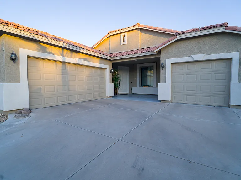 14169 W Desert Hills Dr — Photo 2