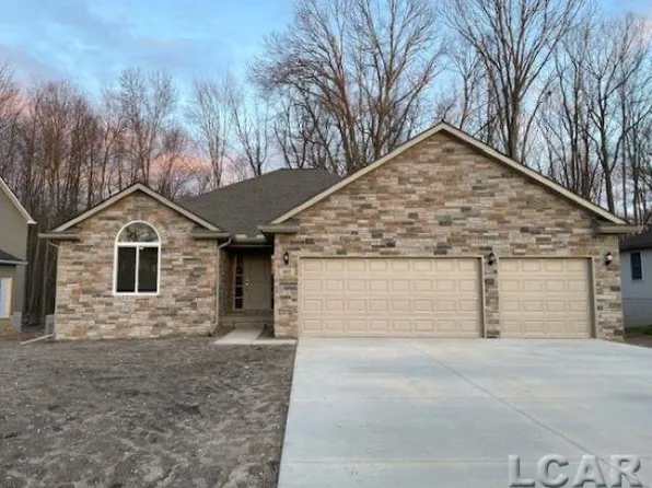 802 War Bonnet Dr, Tecumseh, MI 49286