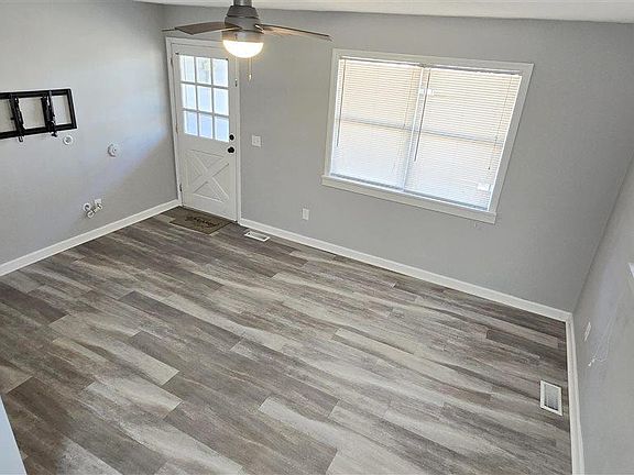 5th image of 415 Locust Tree Ct