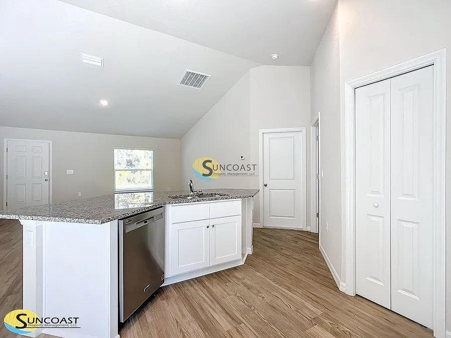 3BD|2BA Oasis Giving One Month Free! — Photo 4