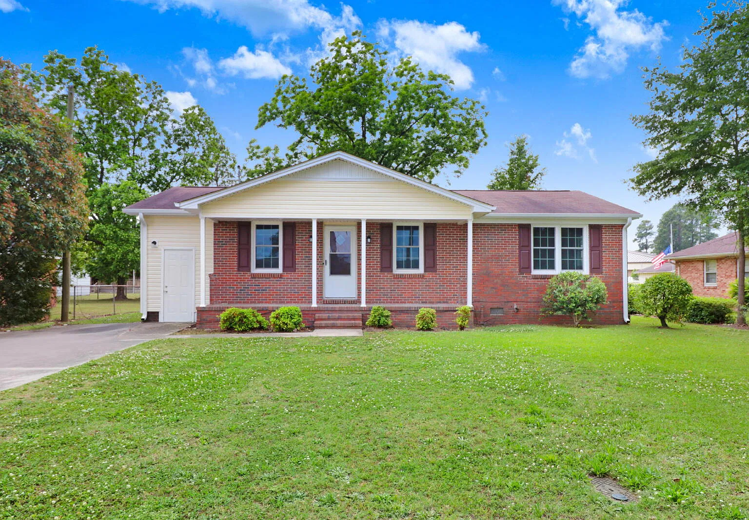 3 bed, 1.5 bath, 1800 sqft, $1,350 — Photo 1