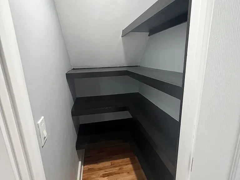 113 Lloyd — Photo 17