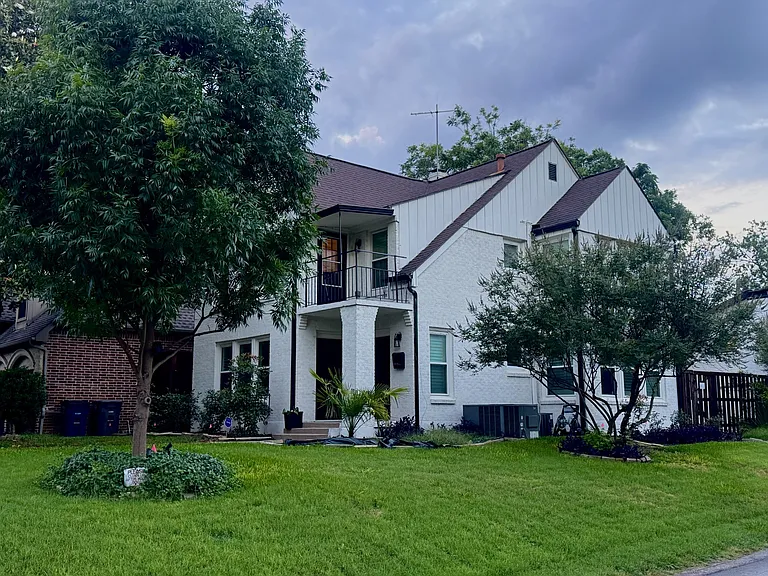 Front view of the duplex home from Goliad Avenue and Alderson Avenue.
