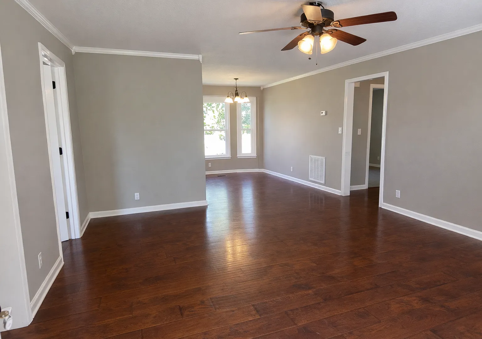 $1500 3 Bedroom 2 Bath Modern Brick Home! — Photo 2