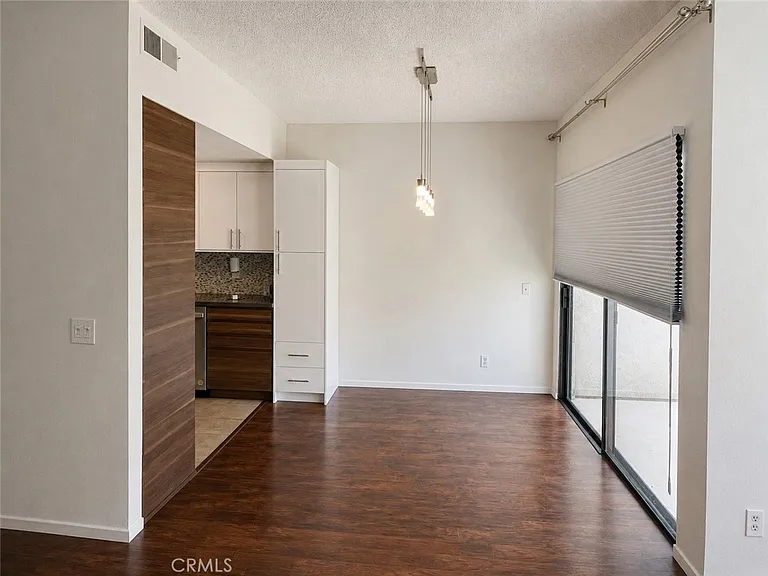 17914 Magnolia Blvd #128 — Photo 5