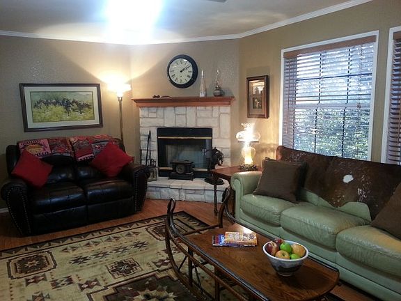 3rd image of 145 Yaupon Dr