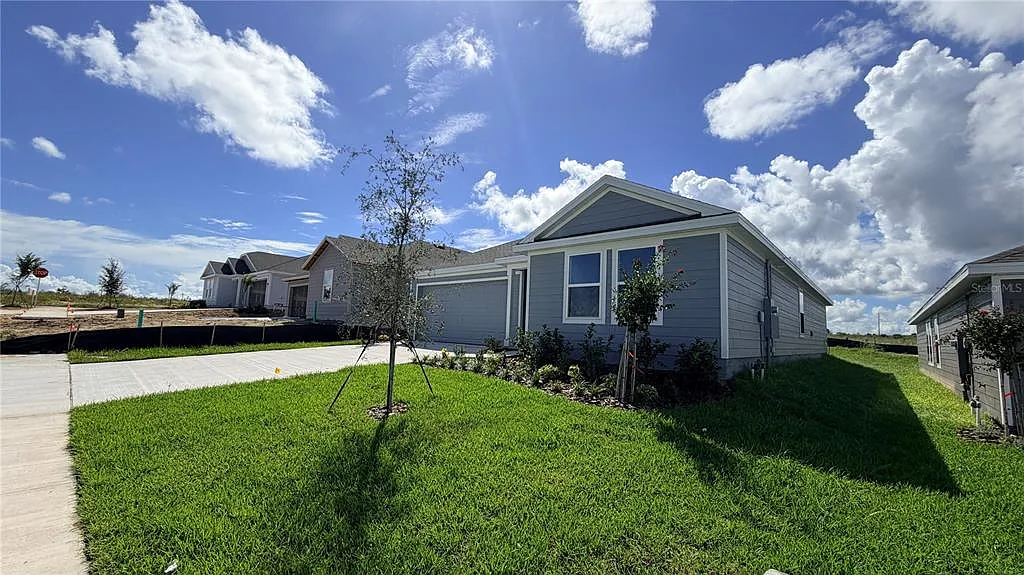 4 bed, 2.0 bath, 1733 sqft, $2,199 — Photo 2