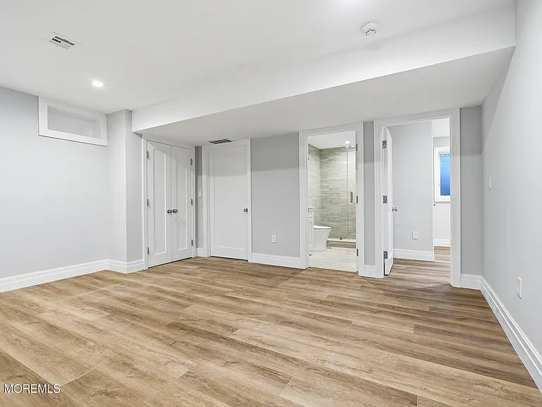84 Cooper Ave — Photo 53