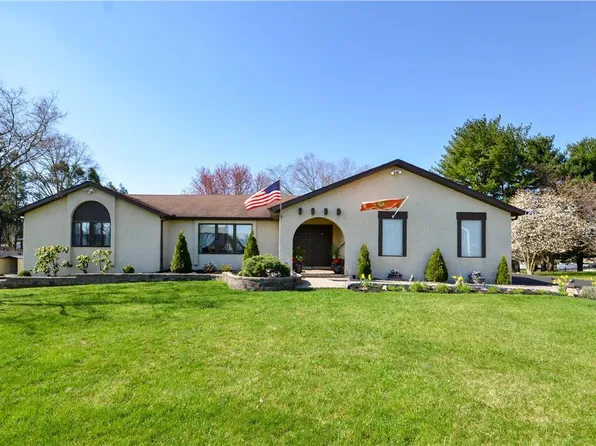 63 Savage Dr, Langhorne, PA 19053